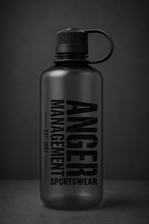 AMSW vandflaske 1000ml, sort frostet plastik, forfra med AMSW-logo